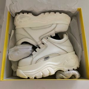 Buffalo London sneakers